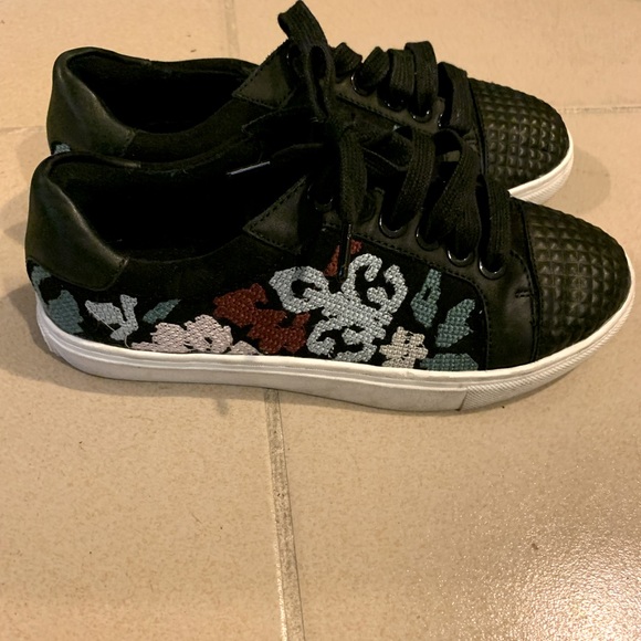 Rebecca Minkoff Bleecker Embroidery black sneakers - Picture 2 of 3